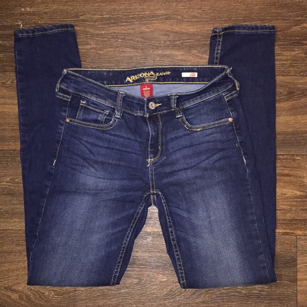 ARIZONA JEANS CO. Dark wash jeans!